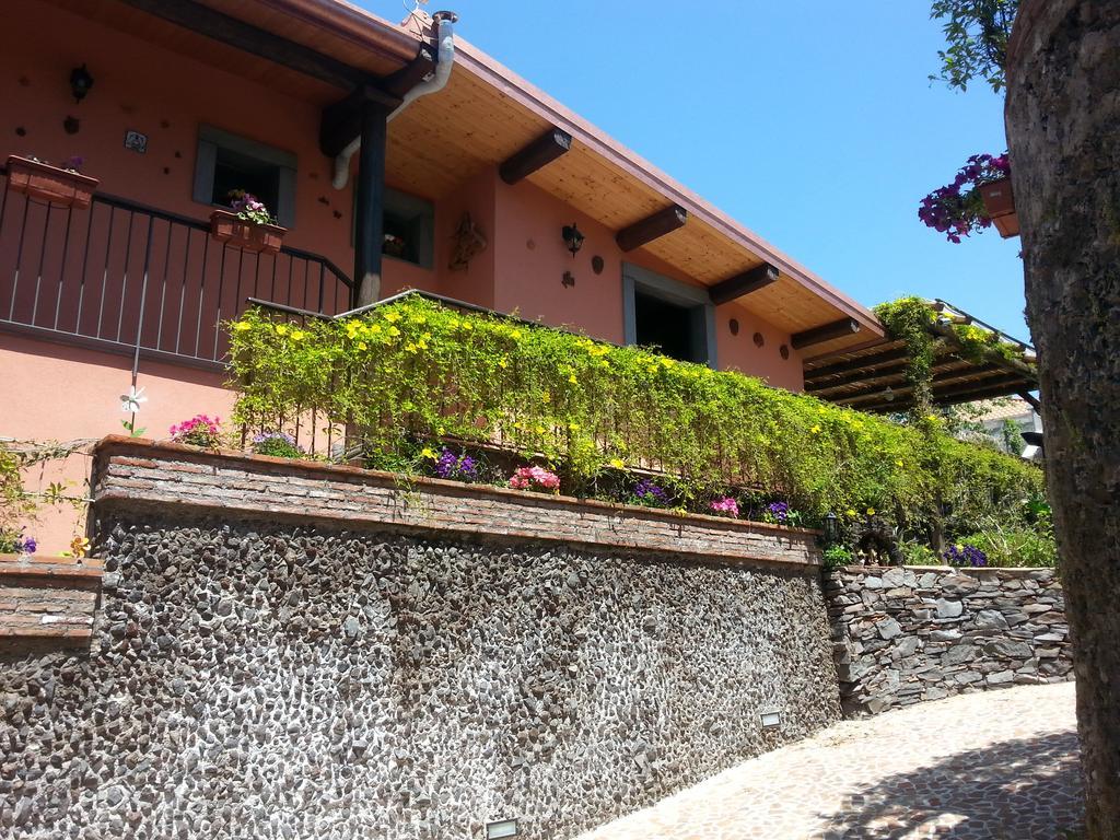 Etma Bed & Breakfast SantʼAlfio Екстериор снимка